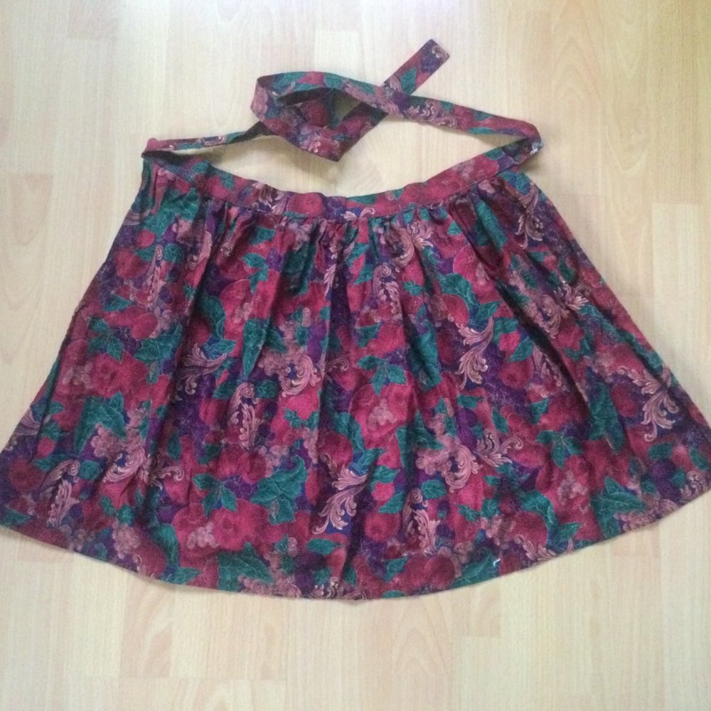Super cute Holiday Apron Floral Fall